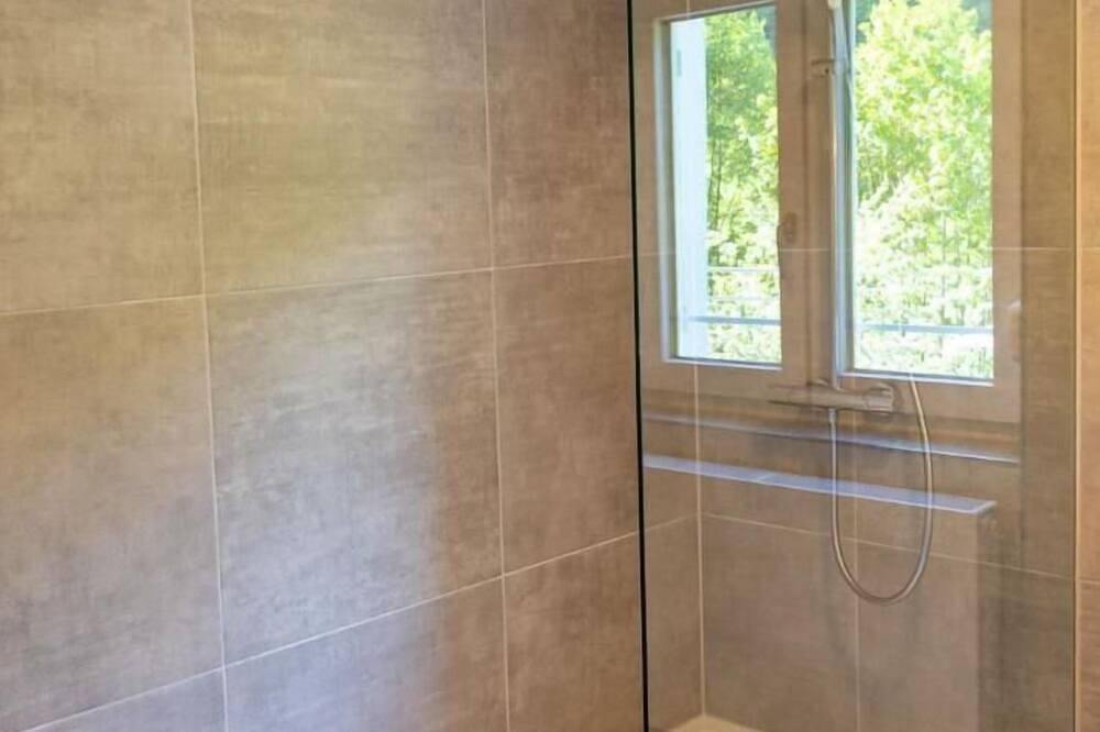 Ferienhaus auf dem Land mit Kamin, Sauna, atemberaubenden Blick ins Tal, mehrere Terrassen, 1500qm Grundstück 1,6m hoch eingezäunt. in Gerabronn, Hohenlohe