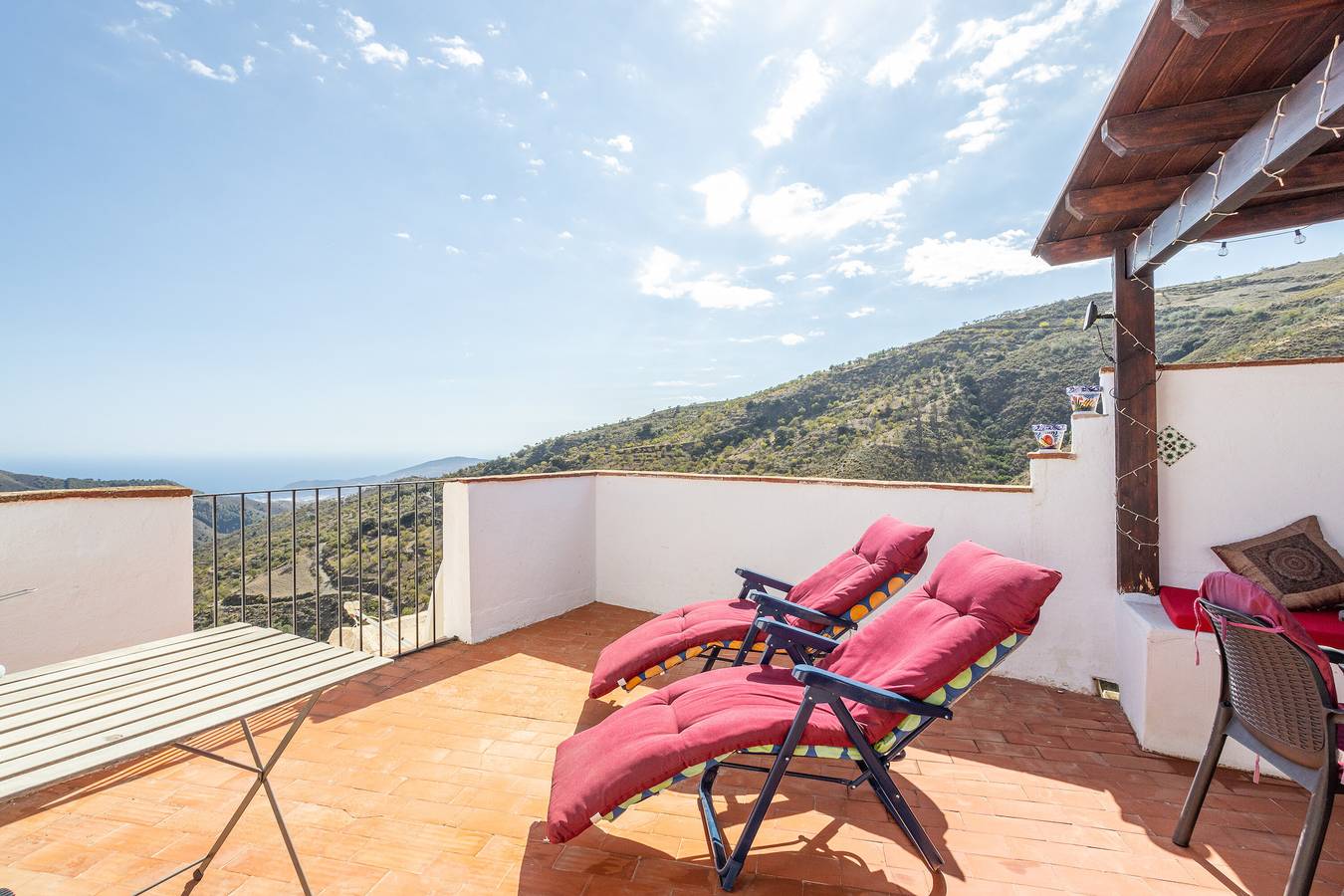 Casa de vacaciones "Zarzamora De Rubite" con vistas al mar, terraza privada y Wi-Fi in Rubite, Costa Tropical