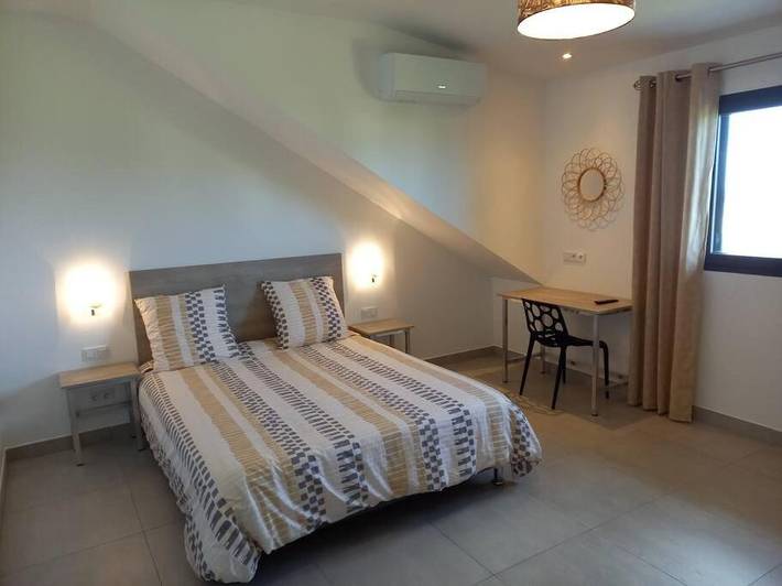 Gîte pour 12 personnes, avec piscine ainsi que terrasse et vue dans Vincendo - 3