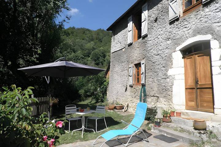 Location de vacances pour 6 personnes, avec jardin à Bonac-Irazein