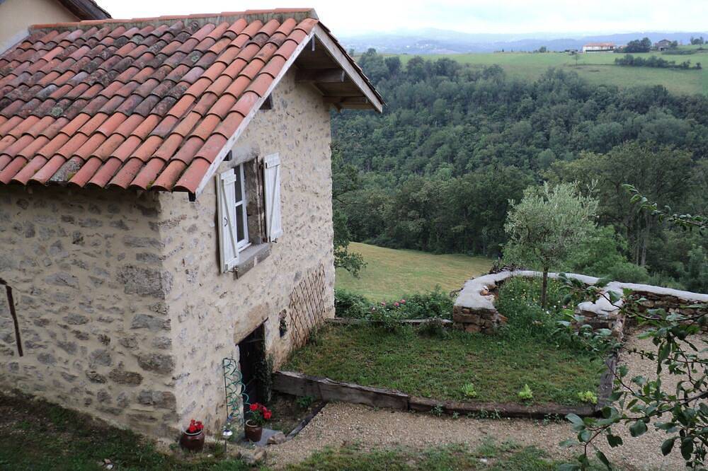 Petite Maison en pierres  proche du village d'Agnac  (15km de Conques) in Firmi, Aveyron