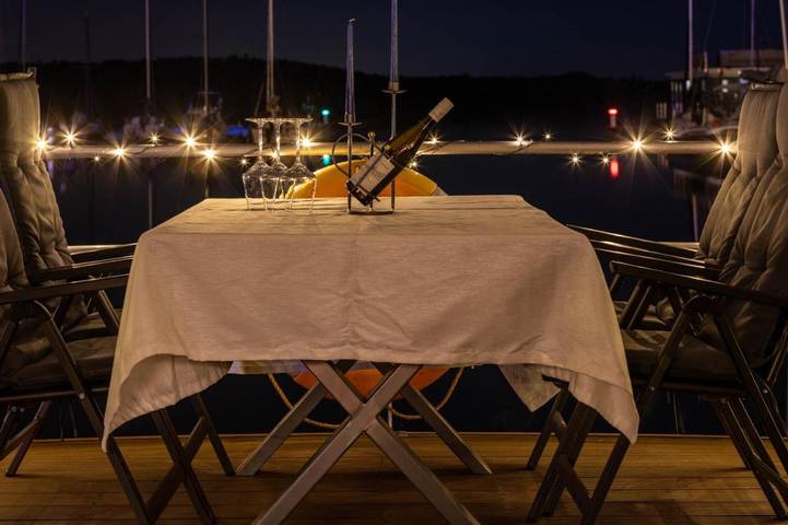 Boot für 4 Personen, mit Terrasse und Seeblick sowie Ausblick in Sachsen-Anhalt - 4