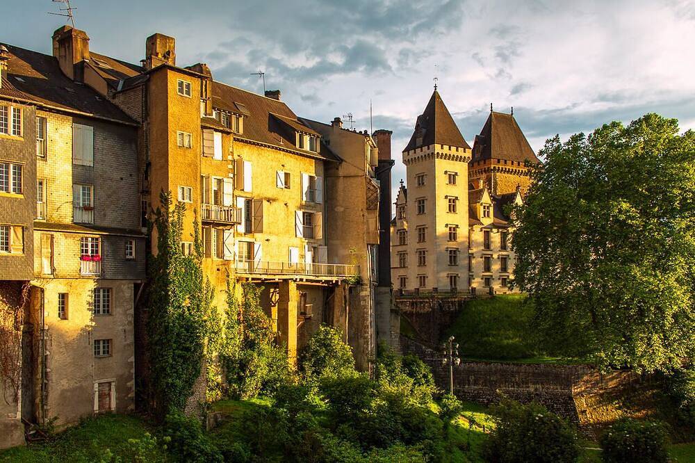 Ganze Wohnung, Bel Appartement Pau Centre Avec vue sur les Pyrénées in Pau, Béarn