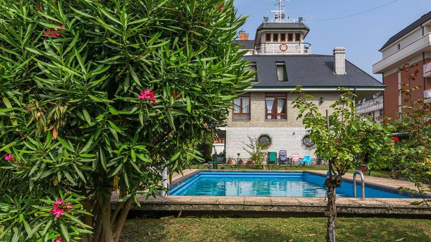 Casa rural para 4 personas, con Balcón y Terraza además de Jardín y Piscina en Laredo
