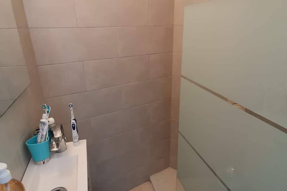 Appartement entier, Dernière minute : promo jusqu'au 3 juillet. T3 meublé +fibre  4 km Ile Rousse. in Santa-Reparata-di-Balagna, Région de Calvi