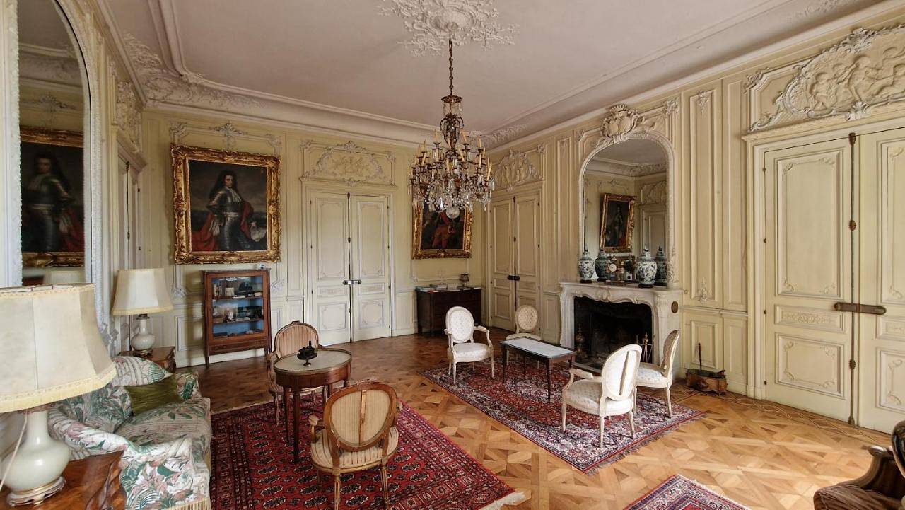 Château de Montpatey in Couches, Région d'Autun