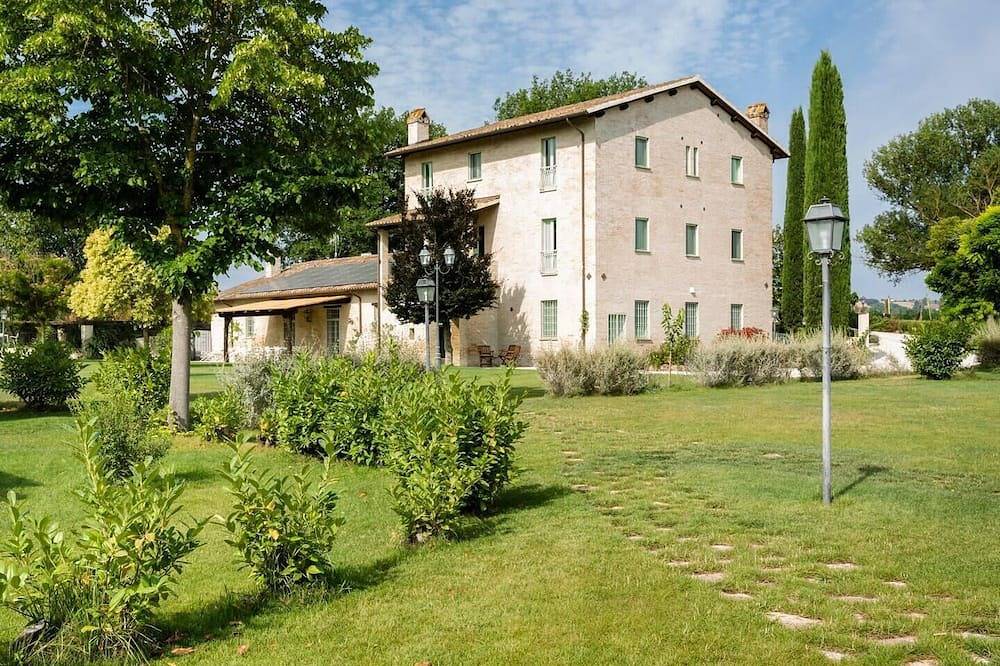 Entire apartment, Il Papavero lovely suite with park view in Marsciano, Perugia Province