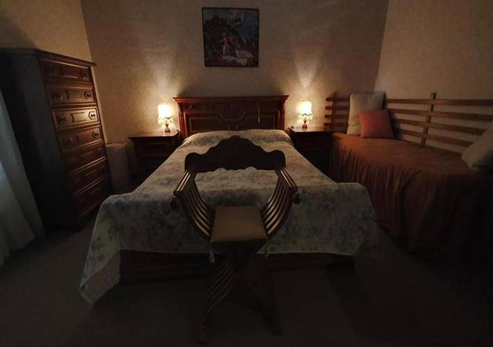 Gîte pour 3 personnes, avec terrasse et vue dans Pray