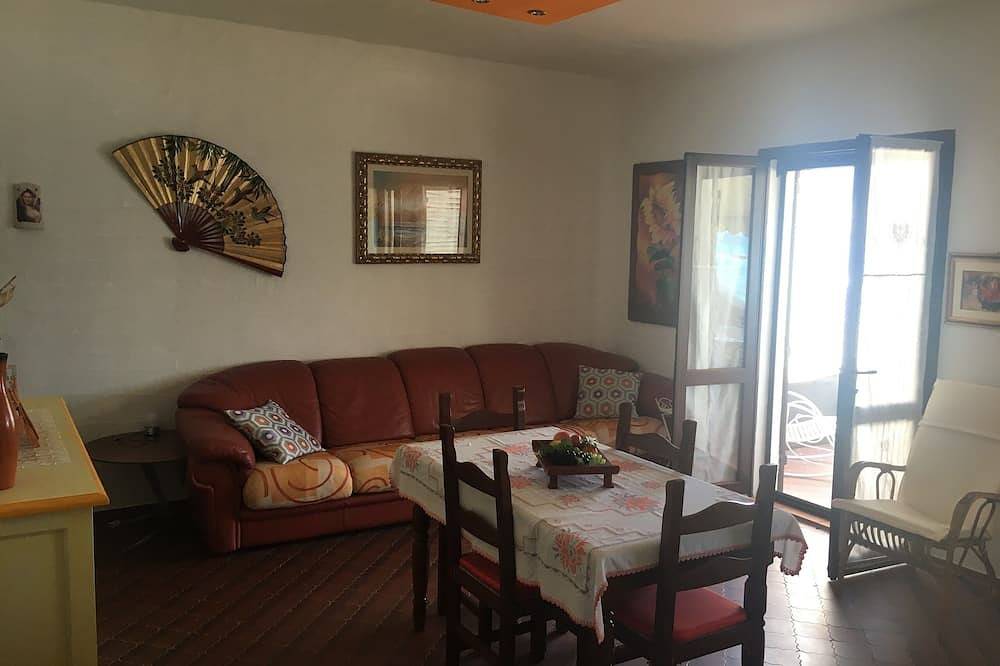 Strandhaus mit eigenem Eingang am Strand. in Porto Columbu, Sarroch