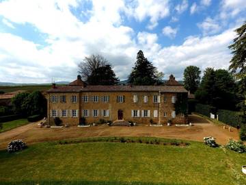 Gîte pour 2 personnes, avec jardin ainsi que vue et terrasse à Saint-Julien (Rhône)