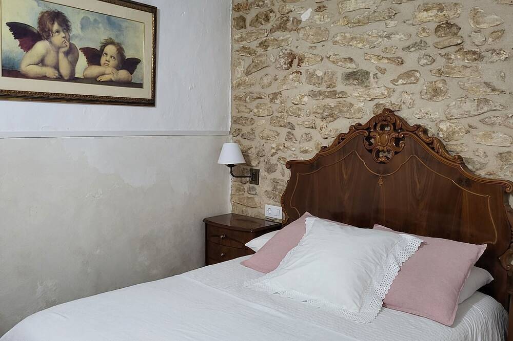 Casa de pueblo, con tres apartamentos y zona común de spa, solarium y terraza. in San Jorge, Provincia de Castellón