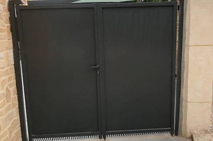 Location de vacances pour 8 personnes, avec jardin à Saint-Marcel-de-Careiret - 4