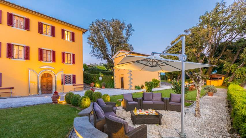 Ferienhaus für 12 Personen, mit Pool und Garten