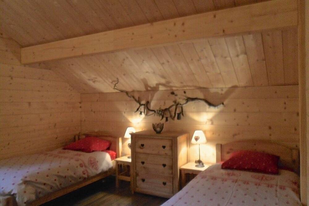 Spacieux chalet sur grand terrain privatif plein sud avec vue sur les montagnes in Ancelle, Parc national des Écrins