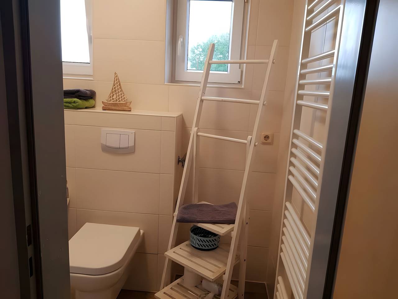 Ganze Wohnung, Ferienwohnung Tenge Og Rechts mit Balkon und Wlan in Hooksiel, Wangerland