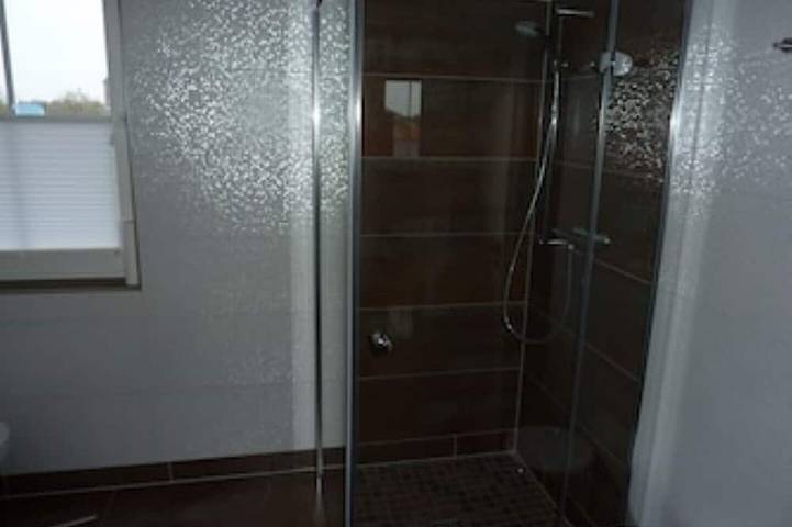 Entire apartment, 5-star hotel according to Dtv—pure luxury, just 200 meters from the beach—free Wi-Fi in Dranske, Ruegen