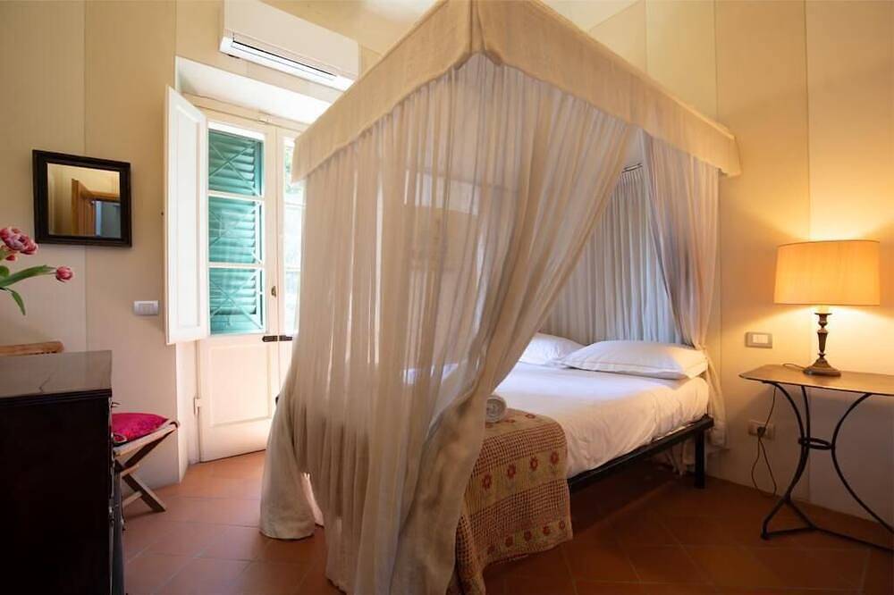 Breathtaking Villa with stunning pool on the hills overlooking Florence in Gavinana Galluzzo, Florence