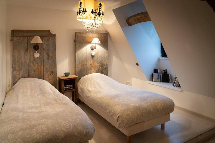 Location de vacances pour 6 personnes, avec jardin ainsi que jacuzzi et piscine à Souvigny - 4