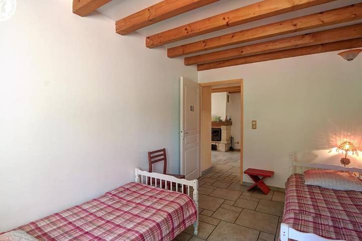 Gîte pour 14 personnes, avec jardin à Chirassimont - 4