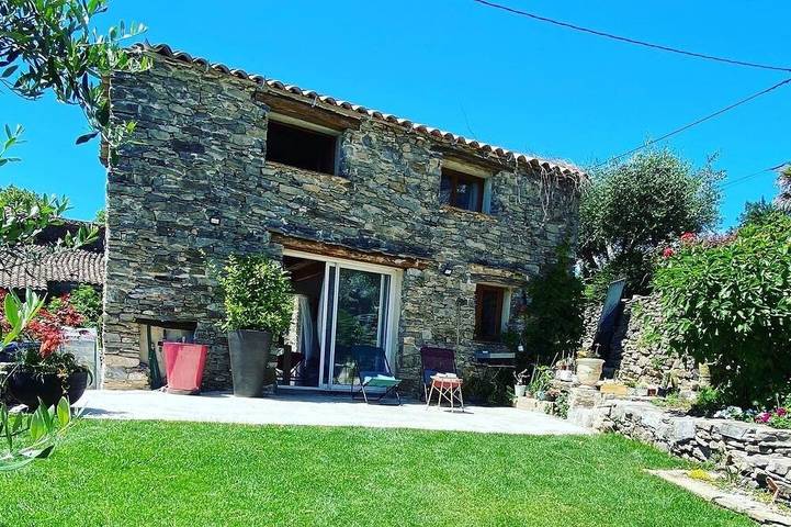 Location de vacances pour 4 personnes, avec jardin et terrasse à Sumène