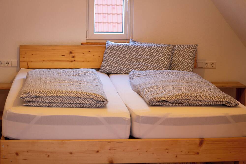 Ganze Wohnung, Ruhige lichtdurchflutete Dachwohnung im Schwarzwald mit Balkon in Dornhan, Mittlerer Schwarzwald