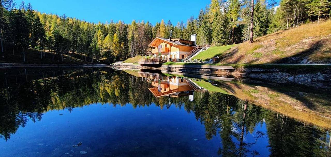 Rifugio Lago D'Ajal in Cortina d'Ampezzo, Dolomiti Superski