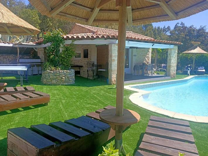 Chambre d’hôte pour 5 personnes, avec Terrasse et Jardin ainsi que Piscine et Vue