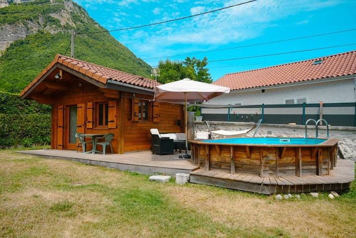 Gîte pour 2 personnes, avec terrasse et piscine à Lumbin - 4