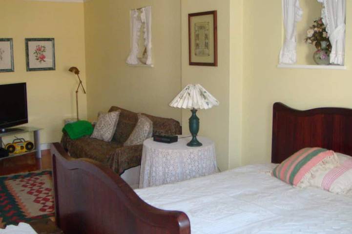 Gîte pour 7 personnes, avec balcon ainsi que piscine et jardin dans Venade - 2