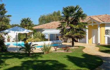 Gîte pour 7 personnes, avec piscine ainsi que terrasse et jardin dans Lac de Léon