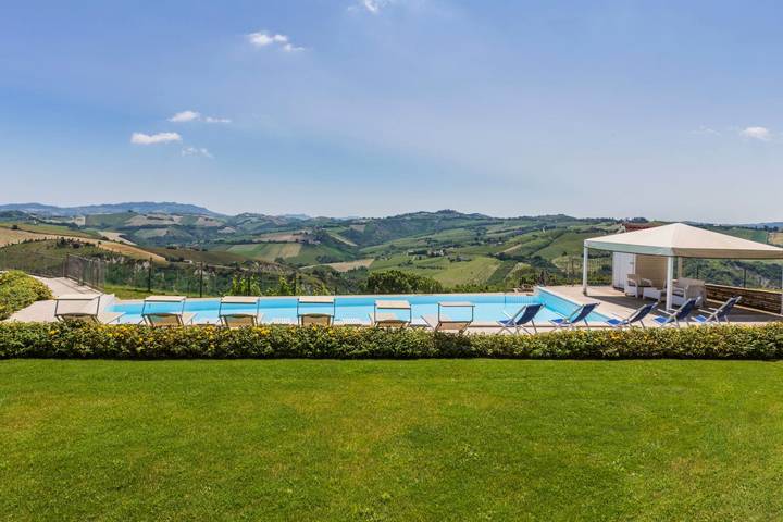 Villa für 16 Personen, mit Pool und Garten sowie Terrasse in Marche - 4
