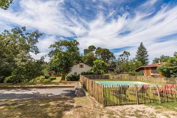 Location de vacances pour 10 personnes, avec jardin et piscine à Pissos