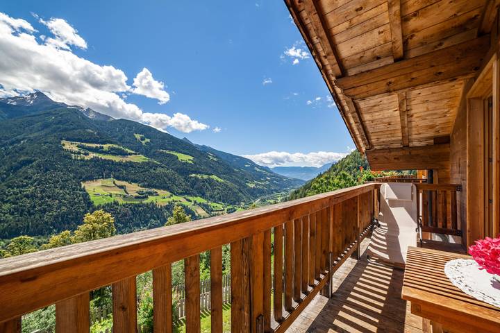 Entire apartment, Holiday Apartment 'Almbergerhof Wohnung Hirzer' with Mountain View and Balcony in Neuhaus (South Tyrol), St. Martin in Passeier