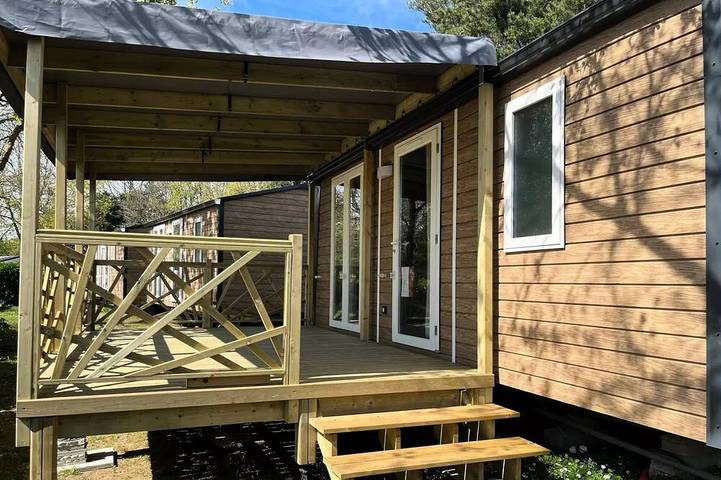 Camping pour 4 personnes, avec piscine et terrasse