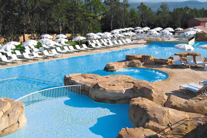 Location de vacances pour 6 personnes, avec jacuzzi et piscine ainsi que sauna et jardin dans Domaine de Fayence