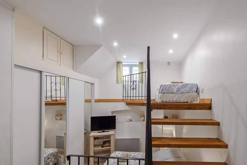 Le Du Guet - Augustus Tower in La Turbie, Nizza Region