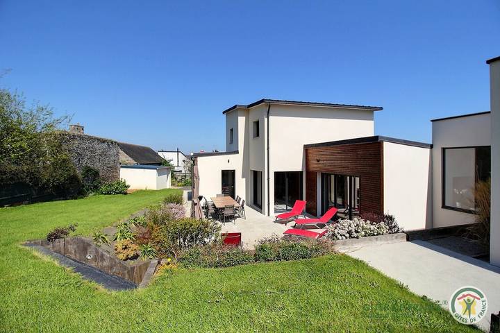 Gîte pour 8 personnes, avec Terrasse ainsi que Jardin et Vue à Binic
