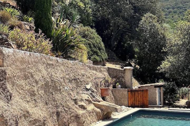 Gîte pour 2 personnes à Sainte-Lucie-de-Tallano