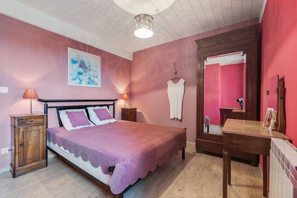 Holiday home with private terrace in Saint-Beauzire, Massif Central