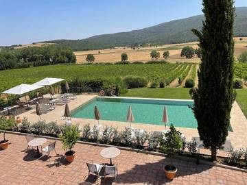 Cottage pour 2 personnes, avec piscine ainsi que vue et jardin à Monteriggioni
