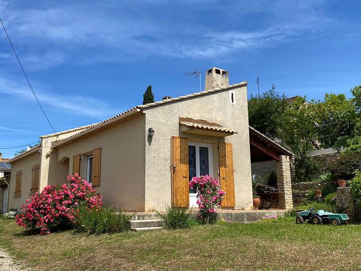 Villa pour 9 personnes, avec terrasse ainsi que piscine et jardin