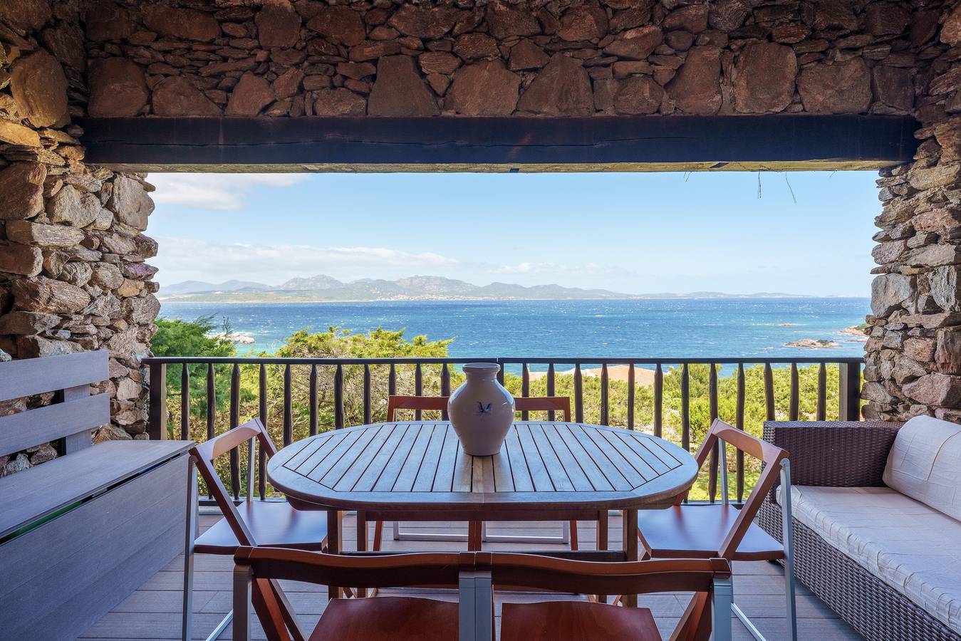 Ganze Wohnung, Ferienwohnung 'Casa Vacanze Ribes' mit Meerblick, Gemeinschaftspool & privater Terrasse in Li Cuncheddi, Olbia