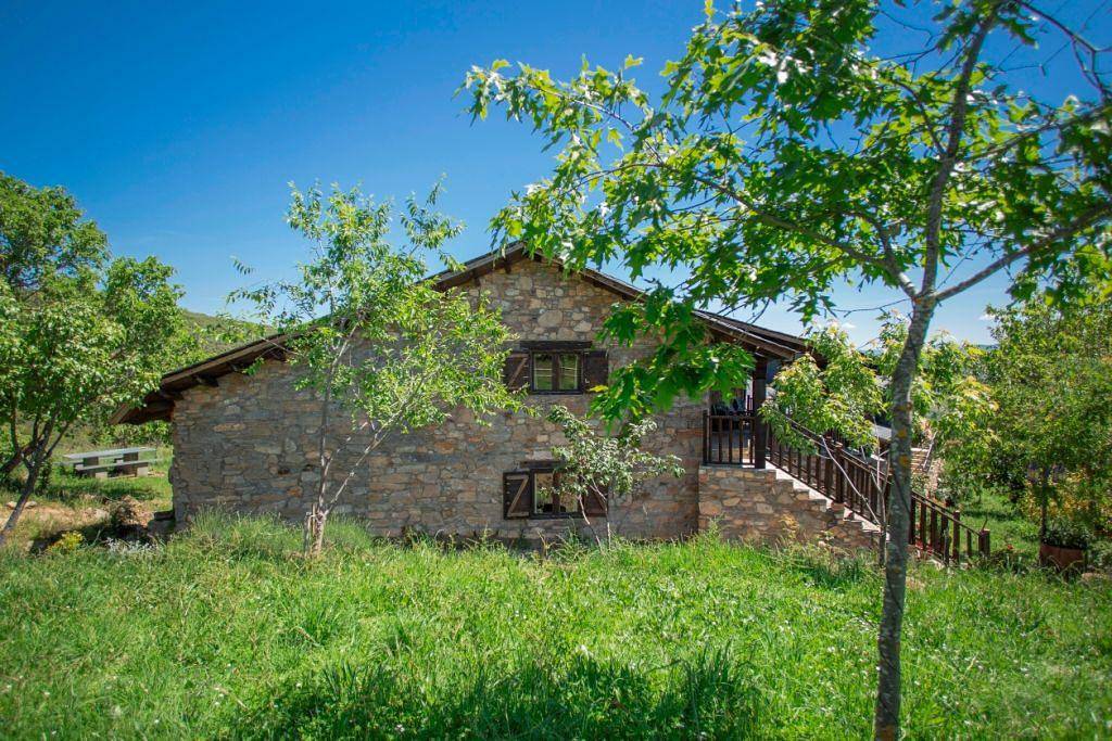 Apartamento renovado con vistas al golf, a la terraza y al río in Carucedo, El Bierzo