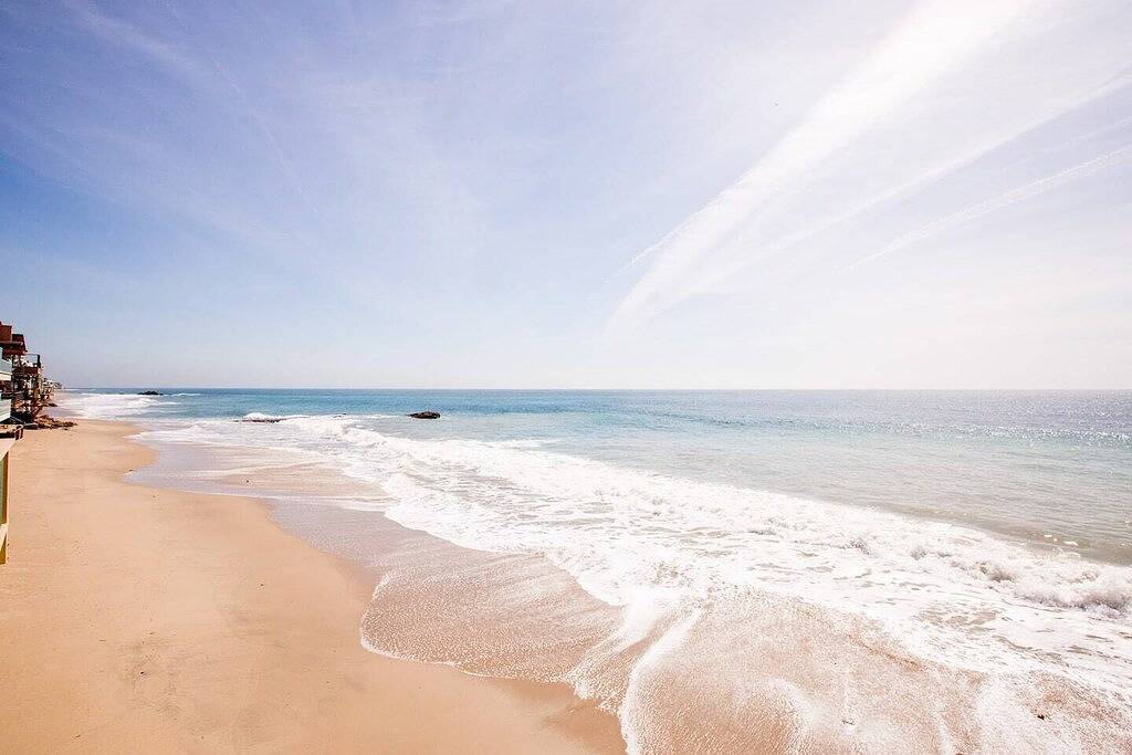 Superior Malibu Road Oceanfront Townhouse Private Beach in Malibu, Los Angeles County