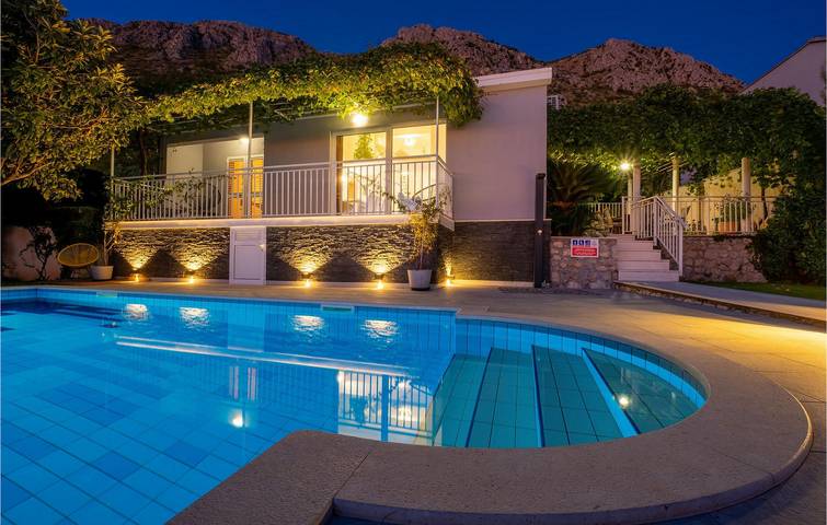 Apartment am Strand mit Meerblick, Pool und Terrasse – 2 km vom Strand entfernt in Mlini, Dubrovnik-Neretva