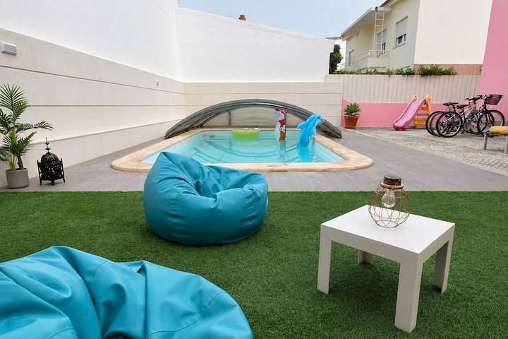 Casa rural para 10 personas, con Jacuzzi y Terraza además de Jardín y Piscina en Costa da Caparica