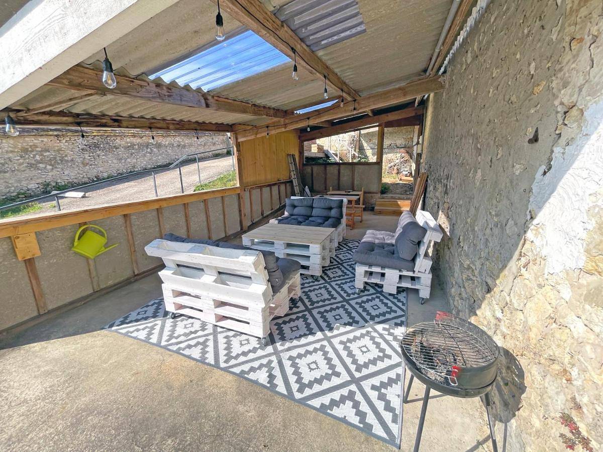 Two-Bedroom House in Thomery, Seine-et-Marne