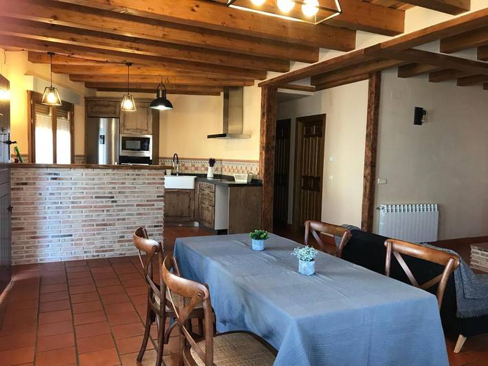Casa rural para 7 personas, con Terraza además de Jardín y Vistas en Encinas - 2