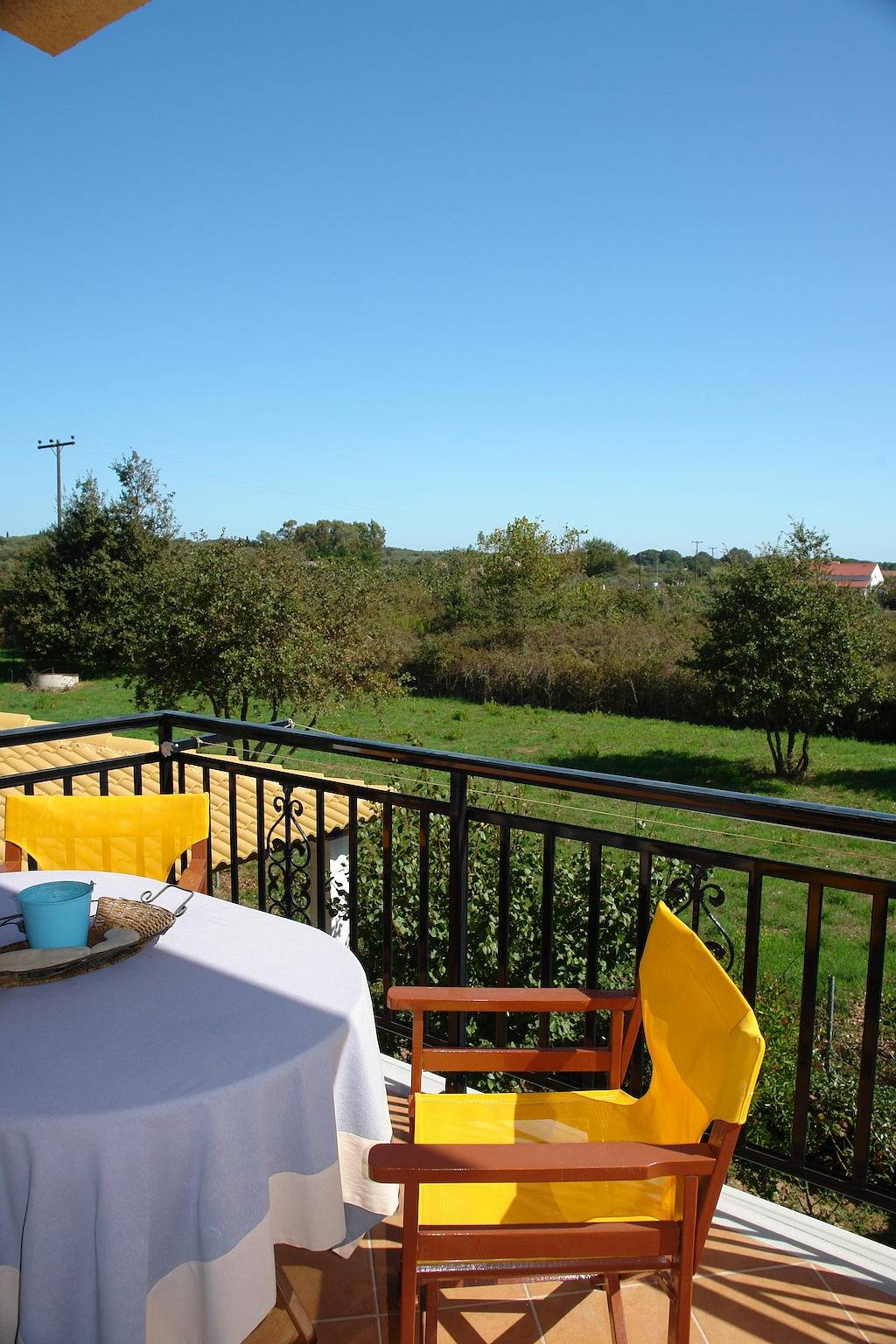 Entire apartment, 'Nefeli Apartment Ground Floor' with Sea View, Garden & Wi-Fi in Corfu