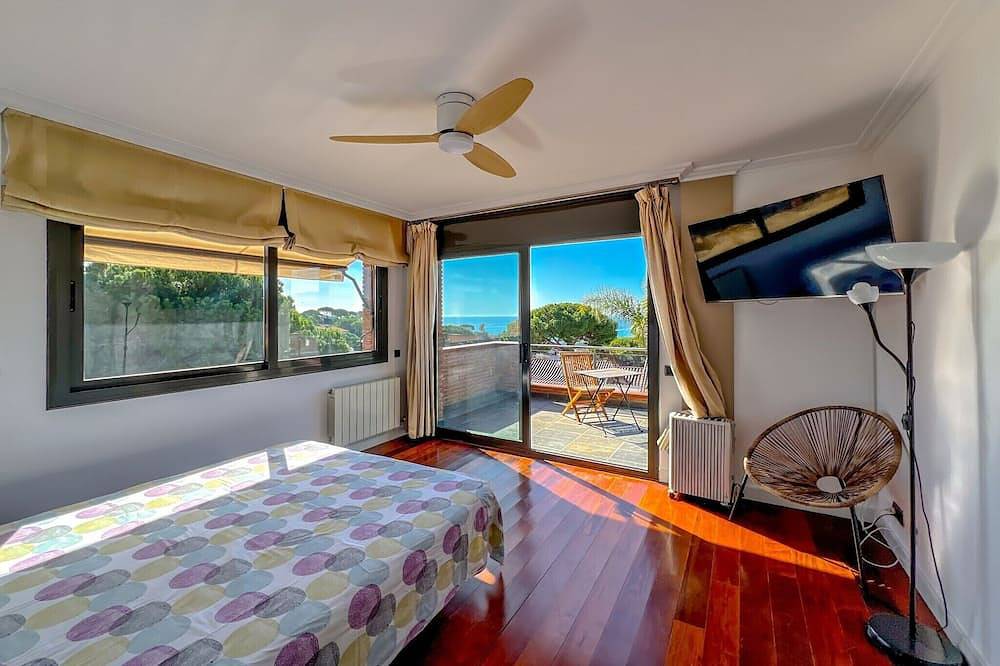 Stylish villa with saltwater pool in Supermaresme, Caldes d'Estrac